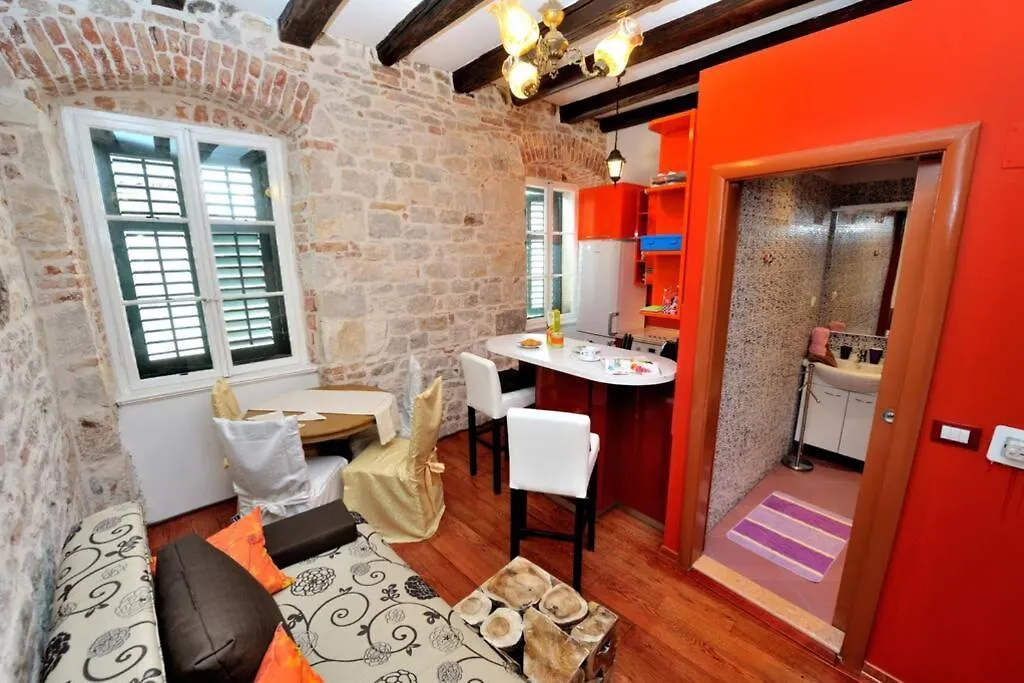 Charming Stone Apartment In The Heart Of Split